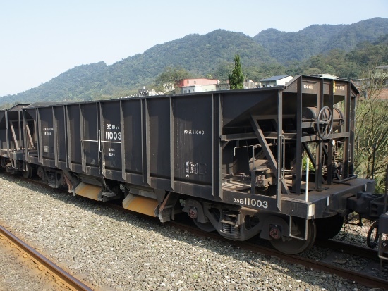 石渣車 11000形 十分站.jpg