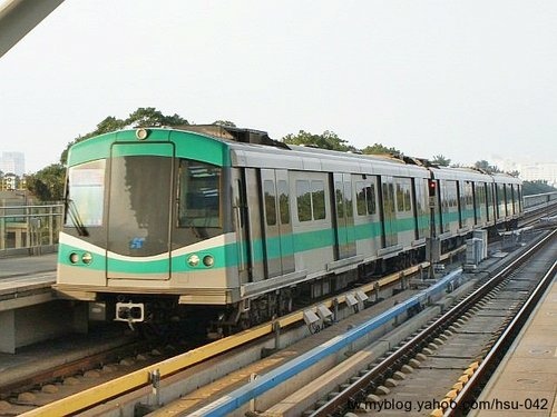 高雄捷運 西門子列車.jpg
