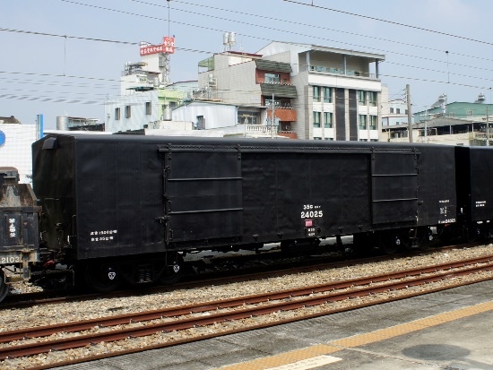 蓬車 24000形 九曲堂站.jpg