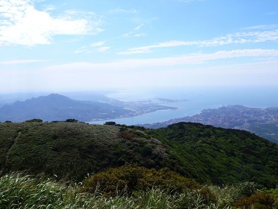 面天山頂俯瞰 觀音山及 淡水河出海口.jpg