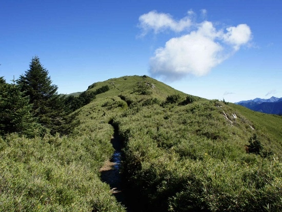 石門山及遠方的 南湖大山、中央尖山.jpg