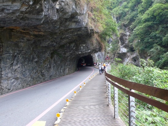 東西橫貫公路 燕子口步道.jpg