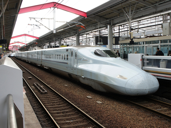 JR 西日本 N700 さくら 岡山站