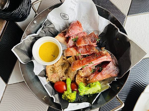 黑浮咖啡-咖啡輕食，早午餐下午茶&排餐義大利麵飯升級套餐都能