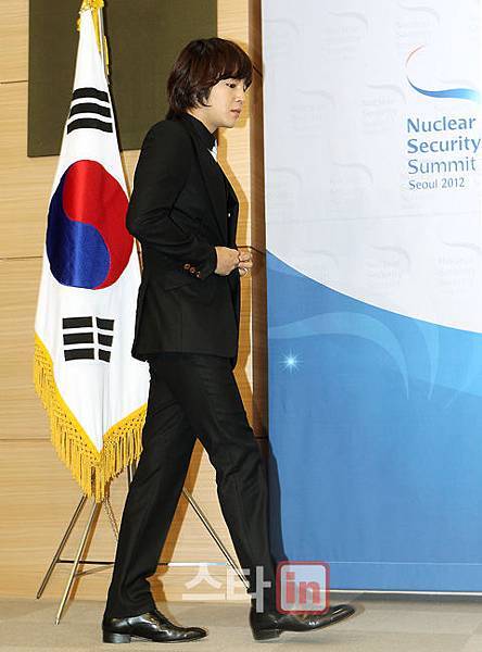 [SUKBAR]20111207张根硕被授予首尔核安保首脑会议宣传大使_ (8).jpg