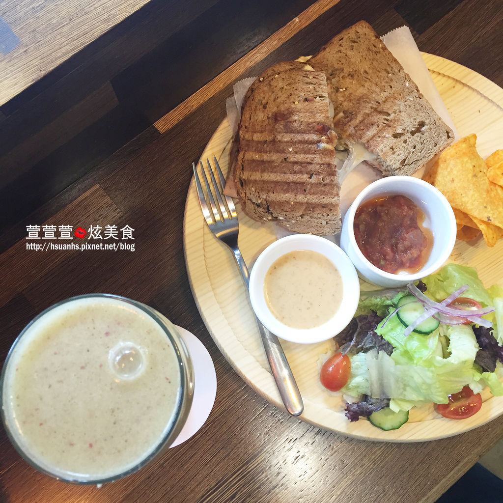 Pillow Cafe (1).JPG Pillow Cafe (1).JPG