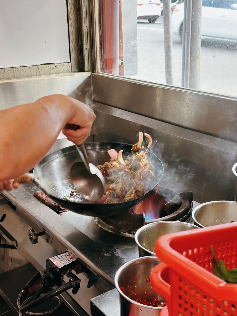 [新竹外帶美食推薦] 這樣的麻辣乾鍋炒鴨骨你絕對沒吃過 - 