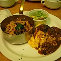 回台灣前的最後一餐，牛肉蛋包飯+義大利麵