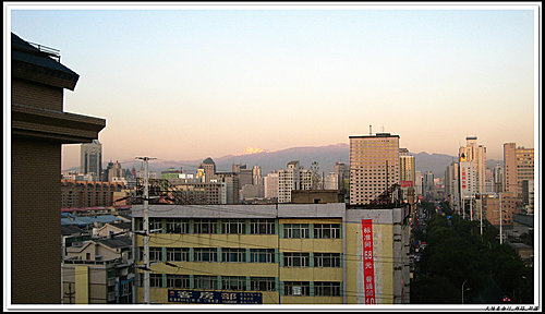烏魯木齊市區天 山.jpg