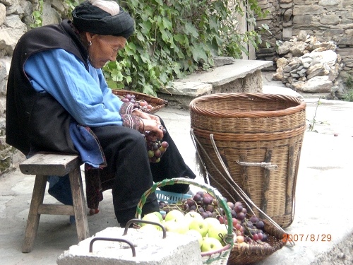 古寨 老婆婆.jpg