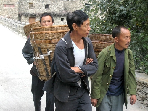 羌寨居民.jpg