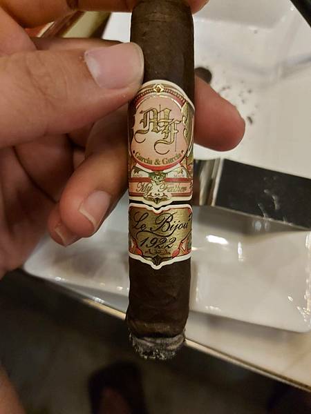 My Father Le Bijou 1922 Petit Robusto  b.jpg