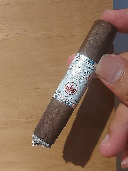 Joya de Nicaragua Silver Corona b.jpg