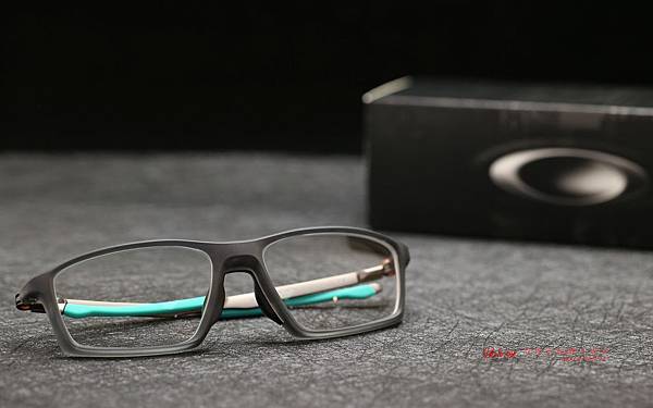 Oakley Chamber titanium OX8138 光學眼鏡 & 法國依視路全視線視無限變色鏡片 Oakley Chamber titanium OX8138 光學眼鏡 & 法國依視路全視線視無限變色鏡片