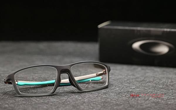 Oakley Chamber titanium OX8138 光學眼鏡 & 法國依視路全視線視無限變色鏡片