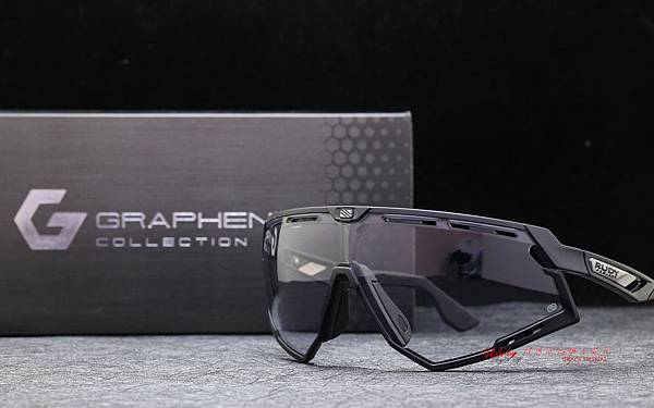 Rudy Project DEFENDER GRAPHENE Impactx2 blacker 石墨烯變色款運動型太陽眼鏡 高雄得恩堂左營店 專業銷售店 Rudy Project DEFENDER GRAPHENE Impactx2 blacker 石墨烯變色款運動型太陽眼鏡 高雄得恩堂左營店 專業銷售店