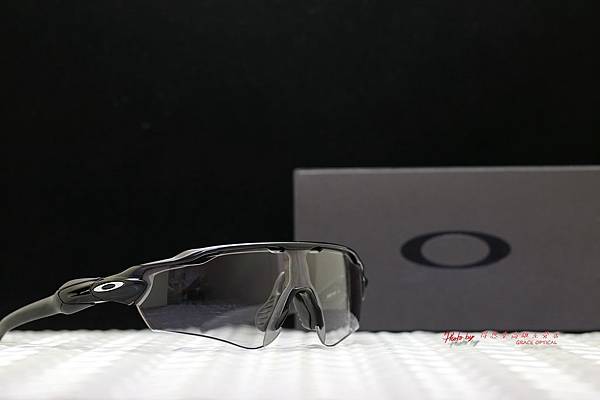 OAKLEY Radar EV Path & 客製化SPORT多焦點變色近視運動鏡片 高雄得恩堂左營店 專業銷售店