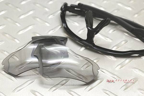 OAKLEY Radar EV Path & 客製化SPORT多焦點變色近視運動鏡片 高雄得恩堂左營店 專業銷售店