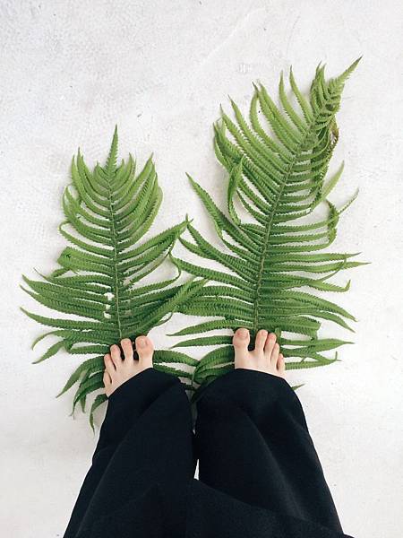 art-bare-feet-black-1030883.jpg