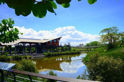 中洲濕地公園藍天白雲景觀.jpg