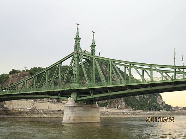 多瑙河上大橋之一:自由橋