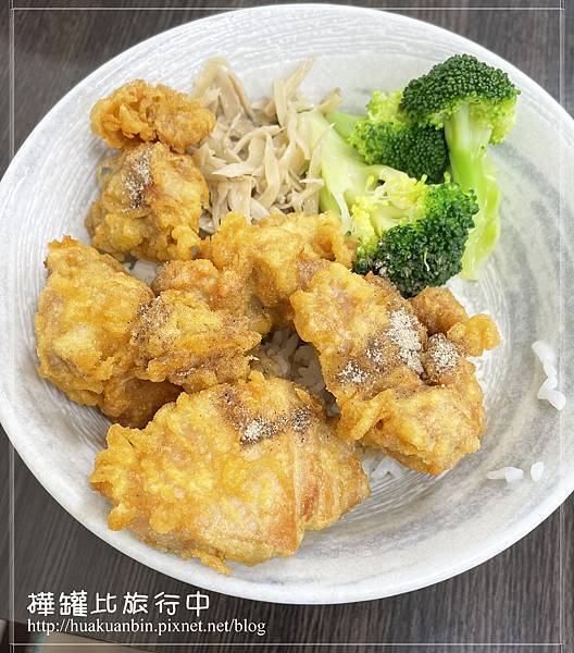 【台北】中山區美食 ✈ 小珍園拉麵店。份量超多超平價，上班族