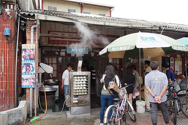 桃園美食推薦-龍潭汶水老街必吃"阿香菜包"(食尚玩家推薦)