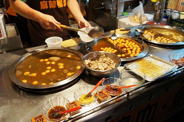 台南美食推薦-超入味麻辣鴨血．花園夜市＂陳記麻辣鴨血＂