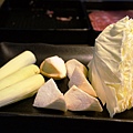 板橋美食推薦-高CP值吃到飽餐廳，好吃的黑蒜養生鍋/麻辣鍋＂文岩文燒蜀辣鴛鴦鍋＂