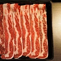 板橋美食推薦-高CP值吃到飽餐廳，好吃的黑蒜養生鍋/麻辣鍋＂文岩文燒蜀辣鴛鴦鍋＂
