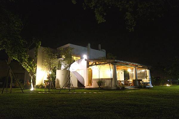 南投住宿推薦-宛如地中海的親子民宿，埔里＂微笑58民宿＂(食尚玩家推薦)