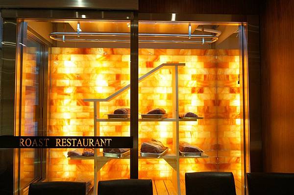 新竹美食推薦-享受一個哇~哇~的情人節大餐吧＂Roast Restaurant乾式熟成牛排高級餐廳＂