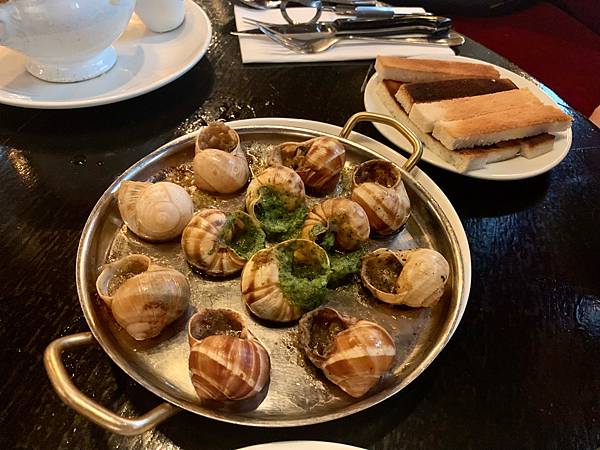 巴黎食記＊百年老店經典名菜-金蝸牛L'Escargot