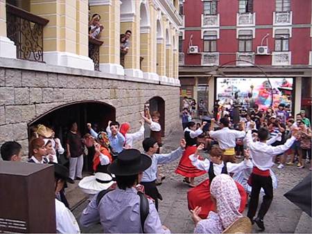 macau dance 1.jpg