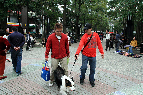 第一次去誠品綠園道-欸唷.jpg