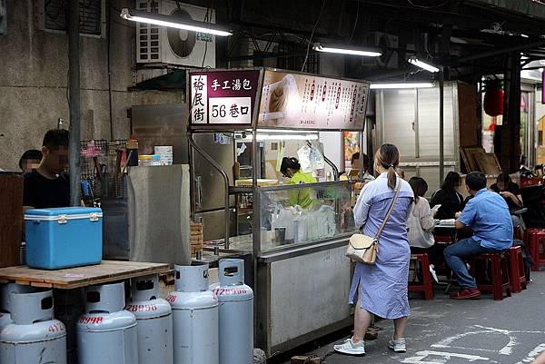 56巷口湯包板橋隱藏版無名爆漿湯包夜市巷弄鮮蝦燒賣18.jpg