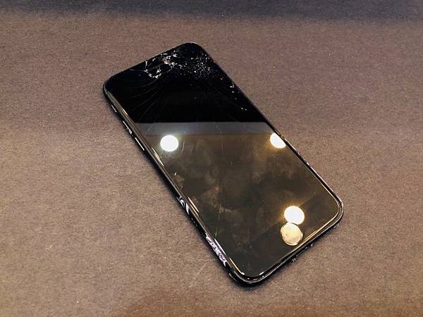 APPLE iPhone8也螢幕破裂液晶不顯示2.jpg