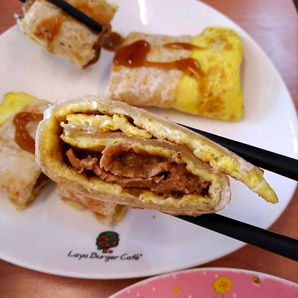 2018 11 10 拉亞漢堡 蛋餅薄酥乾爽不油膩 燒肉有惹味醬汁整體大加分 中壢龍岡 2018 11 25更新 香港人在台灣 繼續愛台灣 愛美食 痞客邦