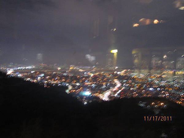 2011.11.17 korea seoul tower- night sight 3.JPG