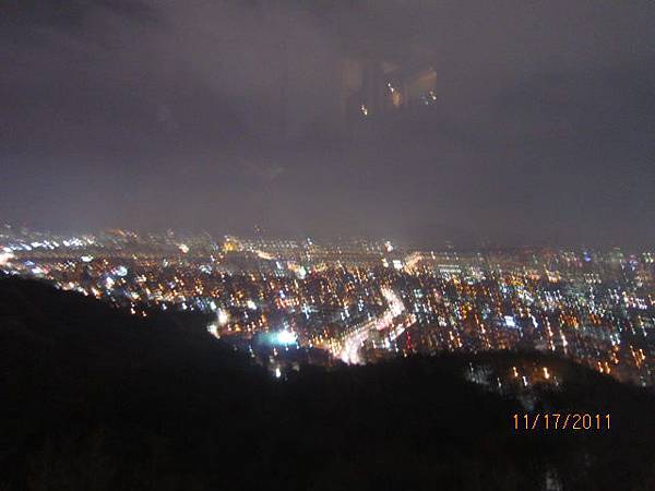 2011.11.17 korea seoul tower- night sight 4.JPG