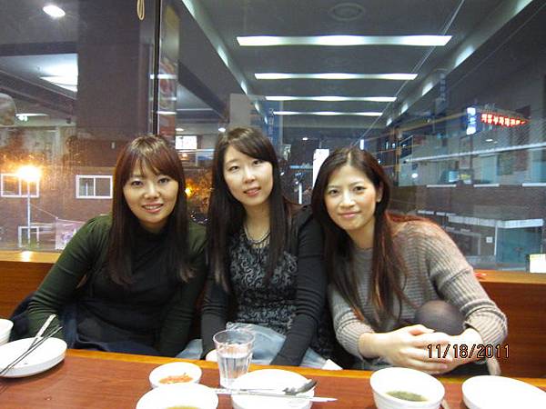 2011.11.18 Korea dinner at 東大門 Jung & Bora & Me 1.JPG