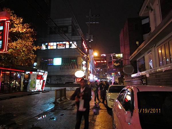 2011.11.18 night club area - street sight 4.JPG