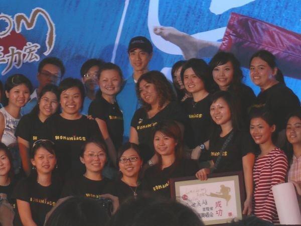 *** group photo with lee hom ***