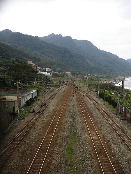 站長說還有一個小時才會有往台北方向的車