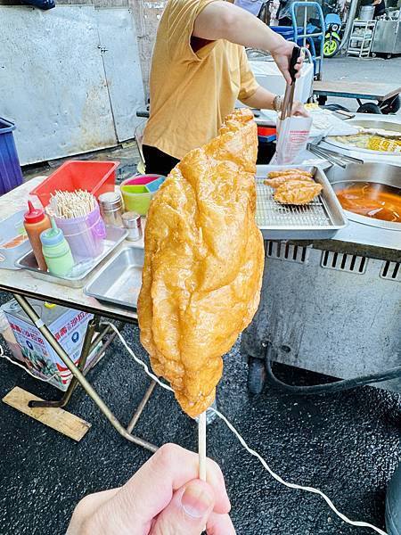 食記。台北。北投菜市場的銅板美食-東港旗魚黑輪