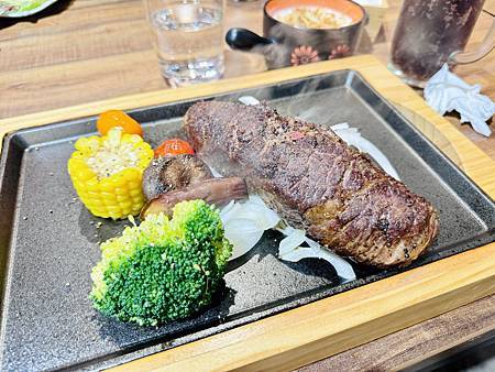 食記。台北。心意滿噹噹的牛排餐廳。20盎司牛排屋～