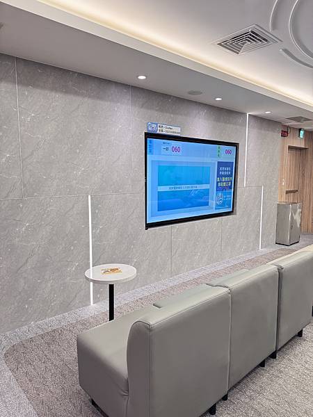 開箱。大學眼科(台大店) Smile pro2.0 近視老花 開箱。大學眼科(台大店) Smile pro2.0 近視老花