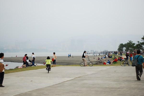 八里左岸