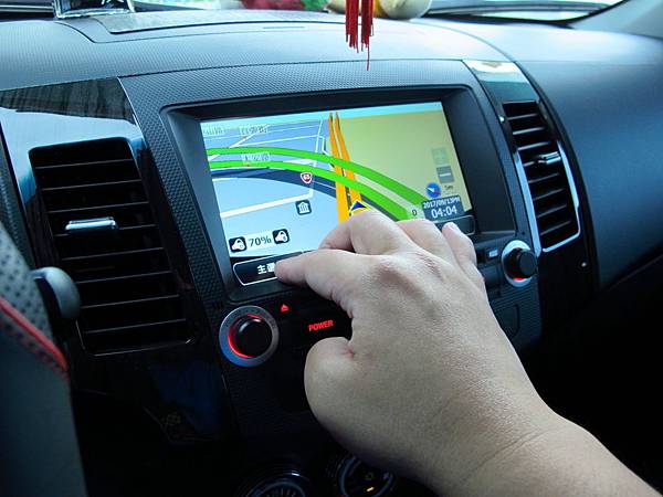 爸比休旅車 Outlander 升級車用安卓機