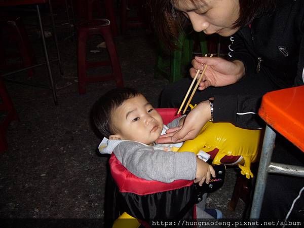 新北鶯歌 --- 小恩恩逛夜市去